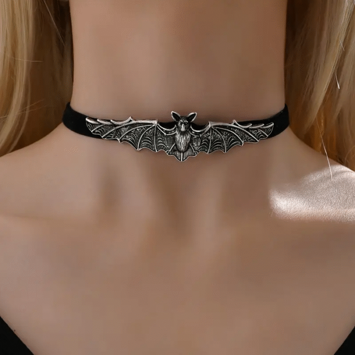 Βελούδινο Μαύρο Gothic Choker με Ασημί Νυχτερίδα